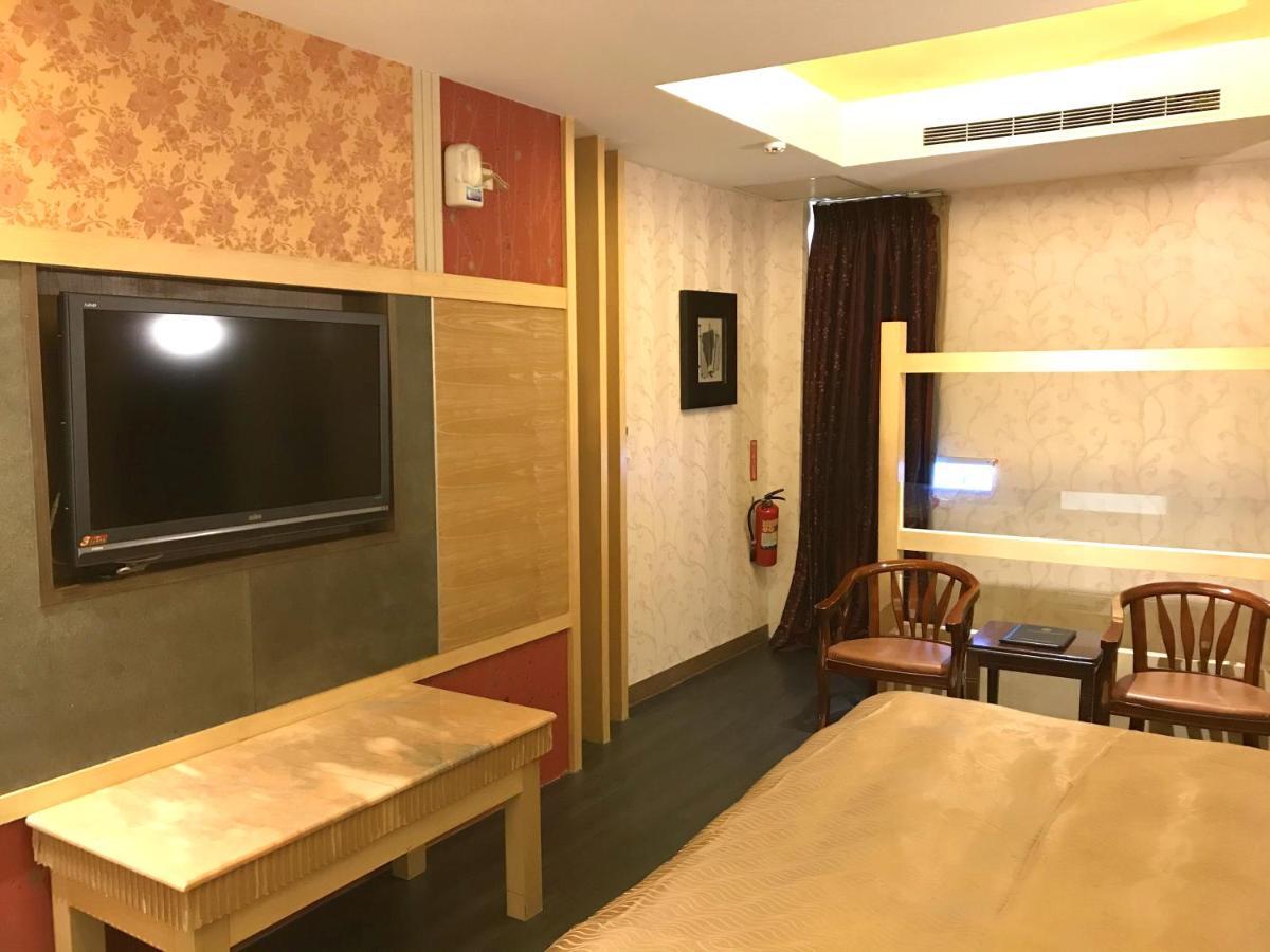 楓采汽車旅館 Fengyuan Bagian luar foto